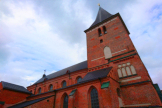 Estlands zweitgr��te Stadt, die von ihrer Uni und Tausenden Studenten gepr�gt ist, hat eine unbeschwerte Atmosph�re. Die Johanniskirche aus dem 14. Jh. ist eine der am weitesten n�rdlich gelegenen Backsteinbauten Europas